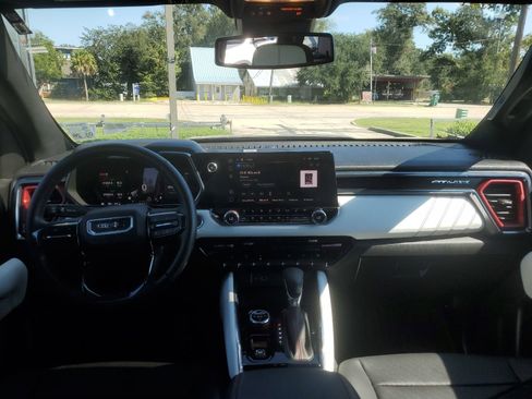 Certified 2024 GMC Canyon AT4X image 9