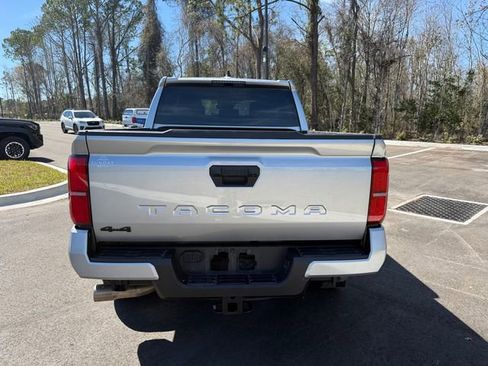 Used 2025 Toyota Tacoma TRD Off-Road AWD/4WD image 9