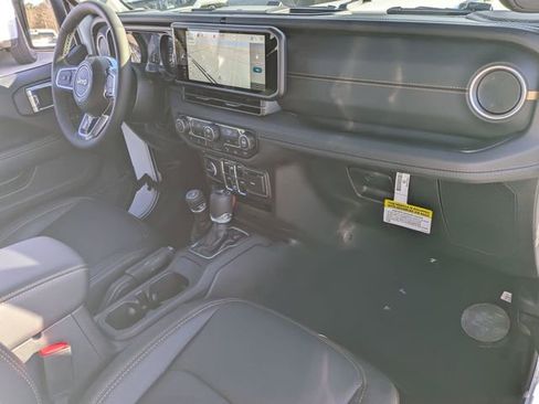 New 2026 Jeep Wrangler Unlimited Sahara AWD/4WD image 30