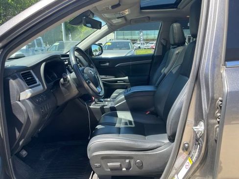 Used 2018 Toyota Highlander SE AWD/4WD image 13