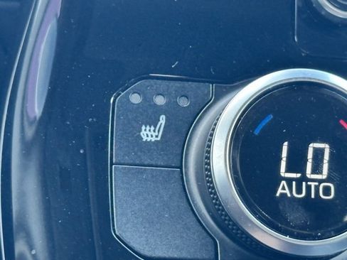 Used 2020 Toyota Highlander XLE image 19