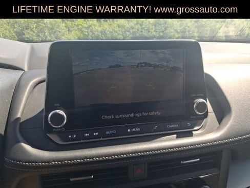 Used 2025 Nissan Rogue SV FWD image 14