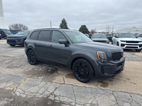 Used 2021 Kia Telluride EX w/ EX Premium Package image 4