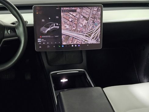 Used 2022 Tesla Model Y Long Range AWD/4WD image 8