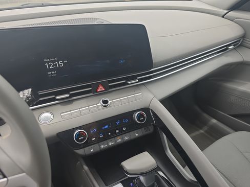 Used 2023 Hyundai Elantra SEL w/ Convenience Package FWD image 19