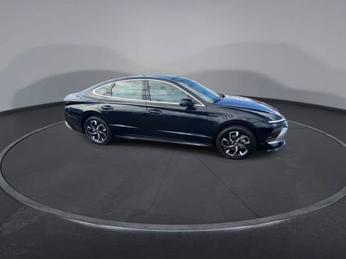 Used 2025 Hyundai Sonata SEL FWD image 2