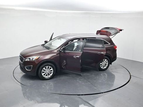 Used 2018 Kia Sorento LX image 48