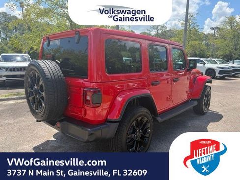 Used 2025 Jeep Wrangler Unlimited Sahara AWD/4WD image 6