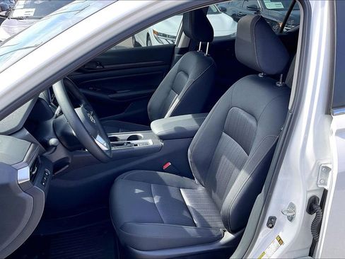 New 2026 Nissan Altima 2.5 SV w/ SV Special Edition Package AWD/4WD image 14