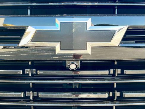 Used 2023 Chevrolet Suburban RST w/ Luxury Package image 13