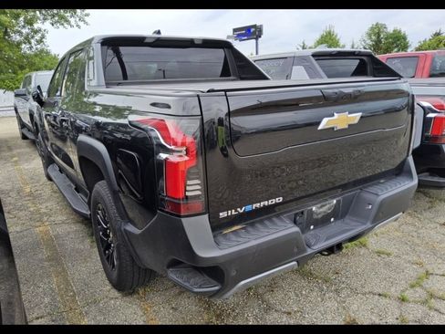 Used 2025 Chevrolet Silverado EV LT AWD/4WD image 5