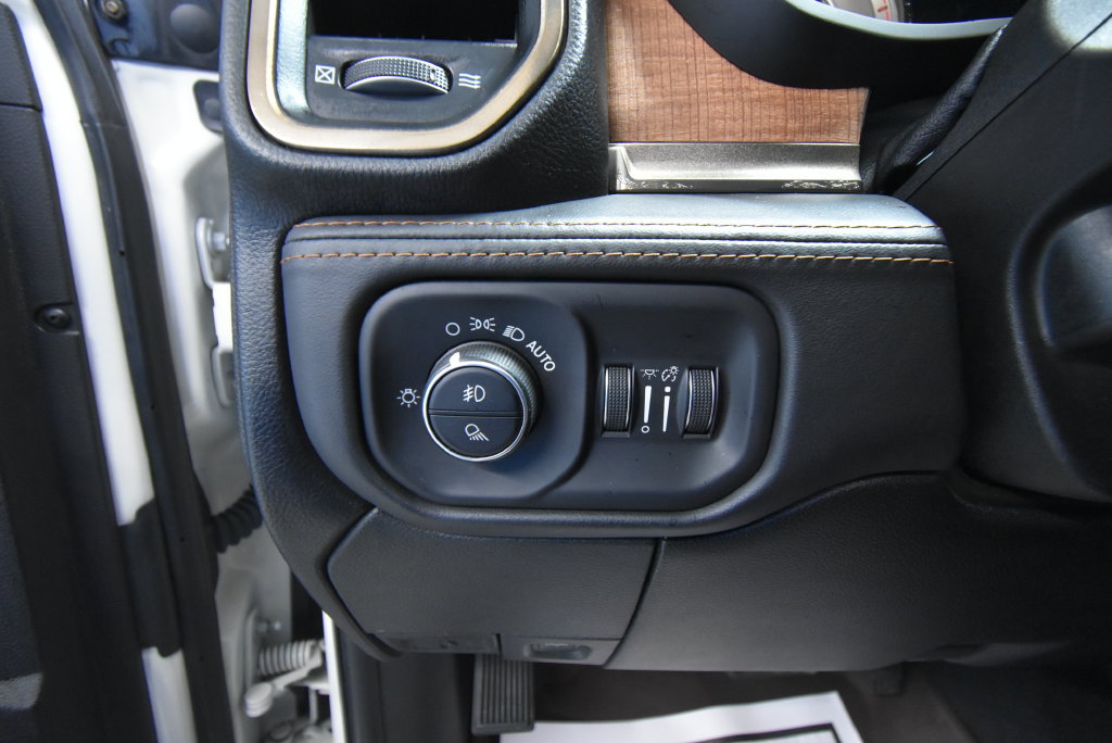 Used 2022 RAM 3500 Limited AWD/4WD image 9