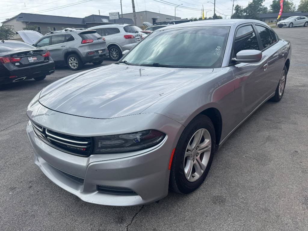 Used 2016 Dodge Charger SE RWD image 3
