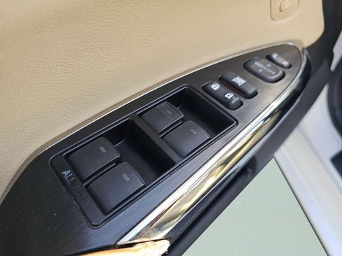 Used 2014 Toyota Avalon Limited w/ Technology Package FWD image 30