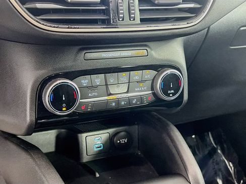 Used 2022 Ford Escape SEL w/ Technology Package AWD/4WD image 15