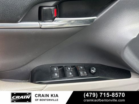 Used 2020 Toyota Camry XLE FWD image 15