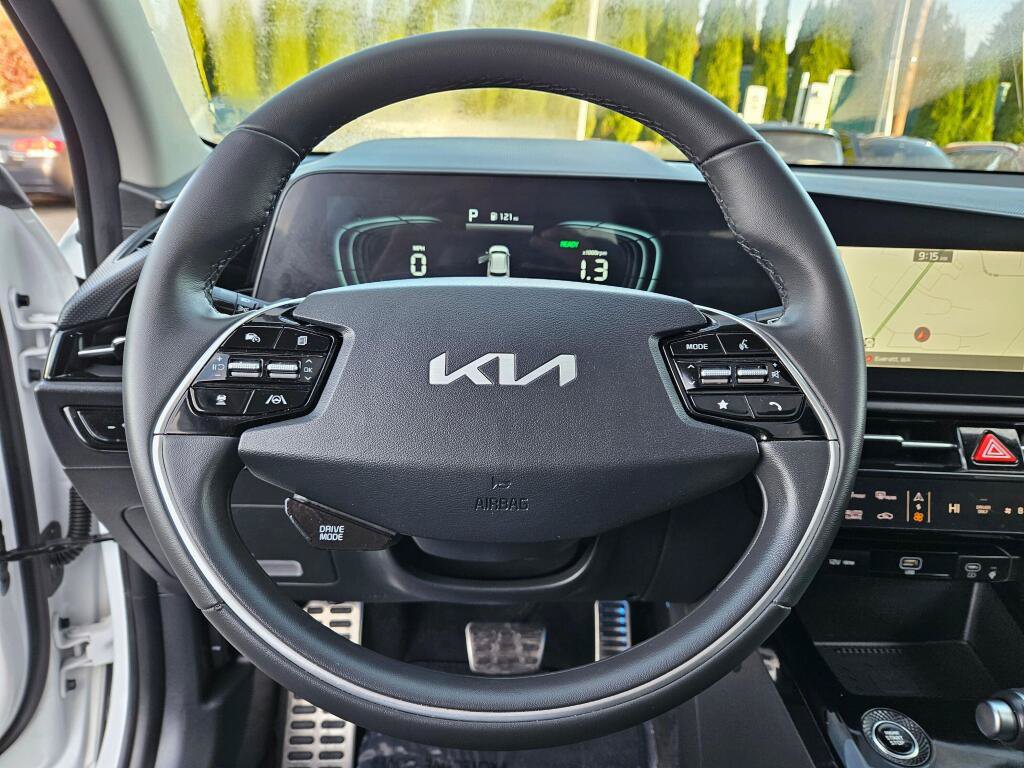 Used 2025 Kia Niro EX Touring FWD image 21