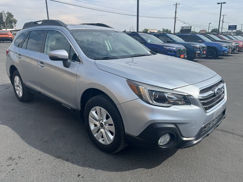 Used 2018 Subaru Outback 2.5i Premium AWD/4WD image 3