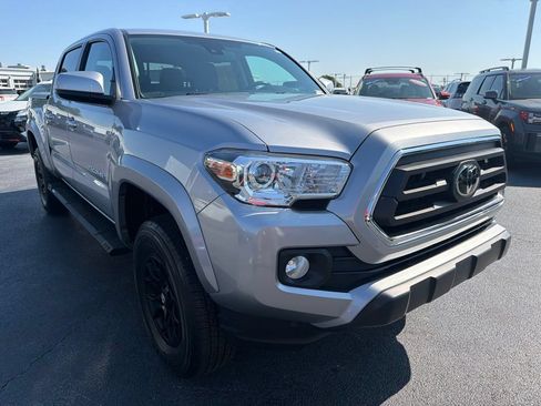 Used 2021 Toyota Tacoma SR5 AWD/4WD image 9