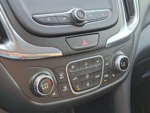 Used 2020 Chevrolet Equinox LT FWD image 17