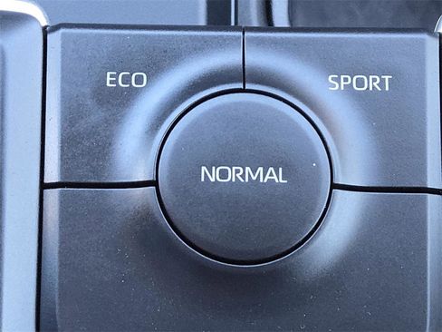 Used 2025 Toyota Grand Highlander FWD image 6