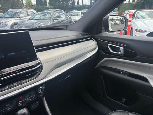 Used 2025 Jeep Compass Limited image 36