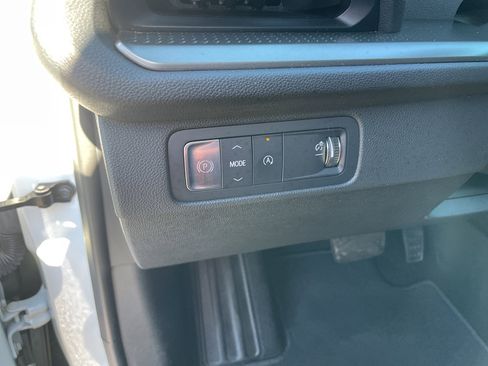 Certified 2025 Chevrolet Traverse LT image 19