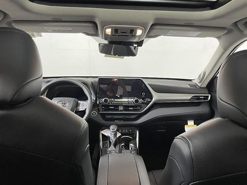 New 2026 Toyota Highlander Limited AWD/4WD image 12
