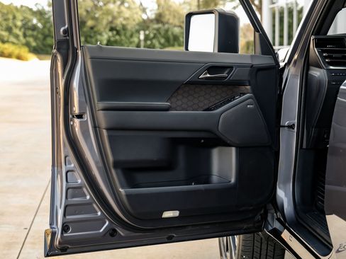 Used 2025 Lexus GX 550 w/ Accessory Package (Z1) image 92