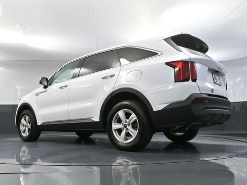 Used 2023 Kia Sorento LX AWD/4WD image 51