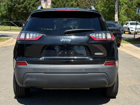 Used 2019 Jeep Cherokee Latitude Plus w/ Cold Weather Group FWD image 5