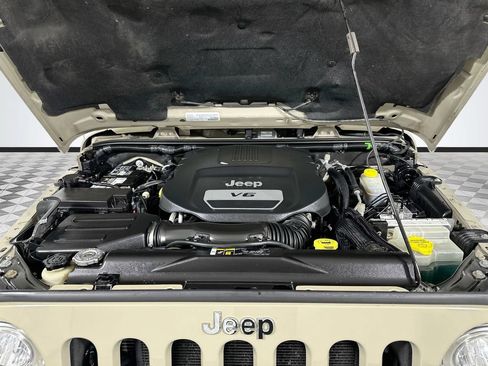 Used 2017 Jeep Wrangler Unlimited Rubicon w/ Connectivity Group AWD/4WD image 29