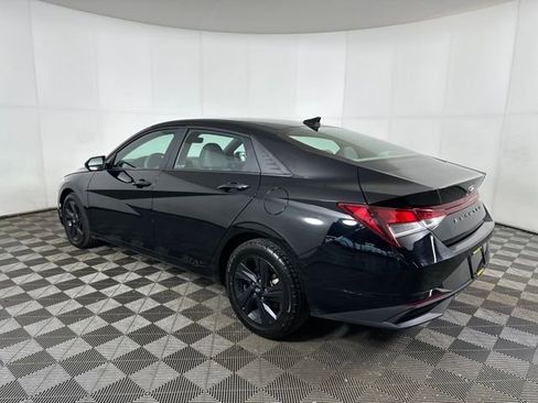 Used 2023 Hyundai Elantra SEL image 5
