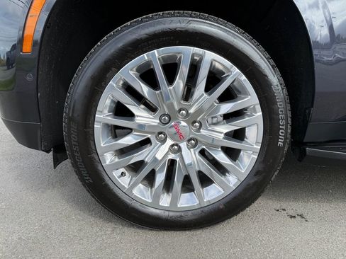 Used 2025 GMC Yukon XL Elevation AWD/4WD image 11
