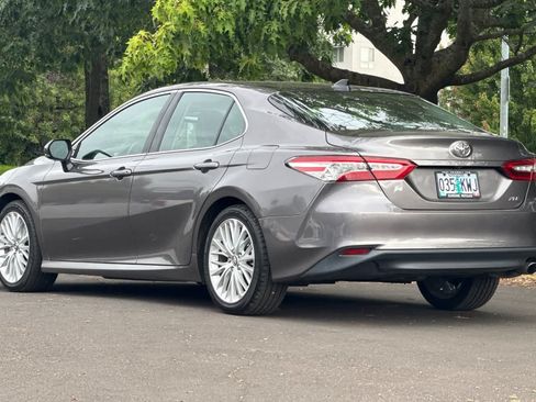 Used 2018 Toyota Camry XLE w/ Audio Package FWD image 6