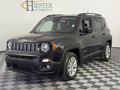Used 2018 Jeep Renegade Latitude w/ UConnect 8.4 Nav Group image 4