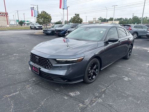 New 2025 Honda Accord SE image 3