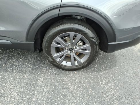 Used 2023 Ford Explorer XLT w/ Equipment Group 202A RWD image 8