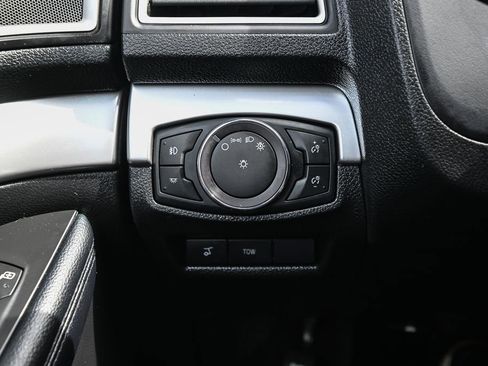 Used 2017 Ford Explorer XLT w/ Equipment Group 201A AWD/4WD image 40