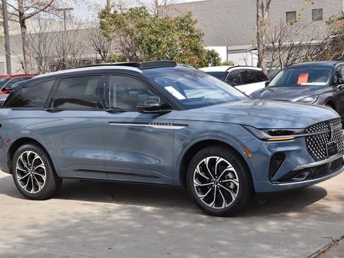 New 2026 Lincoln Nautilus Reserve image 4