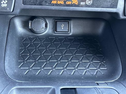 Used 2020 Toyota RAV4 XLE FWD image 39