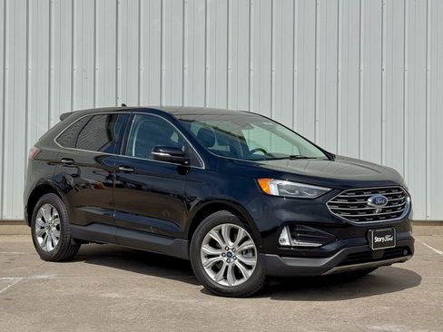 Used 2019 Ford Edge Titanium w/ Equipment Group 301A image 8