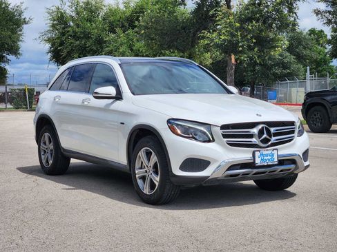 Used 2019 Mercedes-Benz GLC 350e 4MATIC image 3