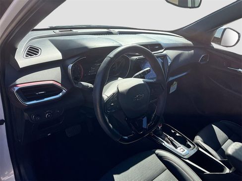 Used 2023 Chevrolet TrailBlazer RS w/ Sun and Liftgate Package image 9