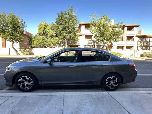Used 2017 Honda Accord LX image 5