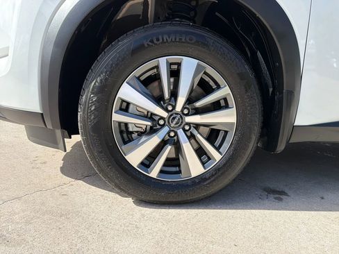 Certified 2025 Nissan Pathfinder SL image 11