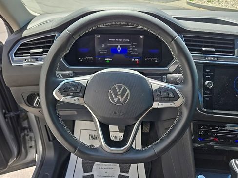Used 2023 Volkswagen Tiguan SE w/ Panoramic Sunroof Package FWD image 22