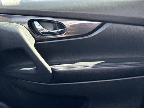 Used 2019 Nissan Rogue SV w/ Premium Package image 23