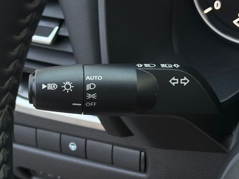 Used 2025 Nissan Rogue SV FWD image 19