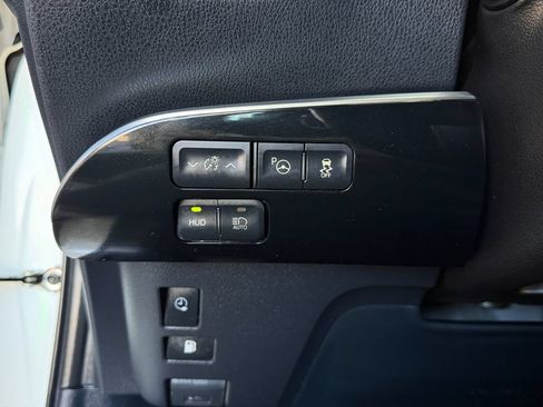 Used 2018 Toyota Prius Prime Advanced w/ Carpet Mat Package FWD image 18